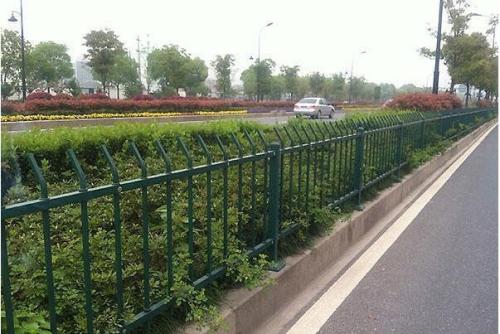 折弯草坪围栏